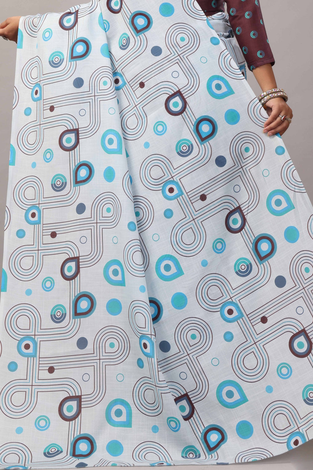 Kavitha — Geometric Pattern Cotton Linen Saree