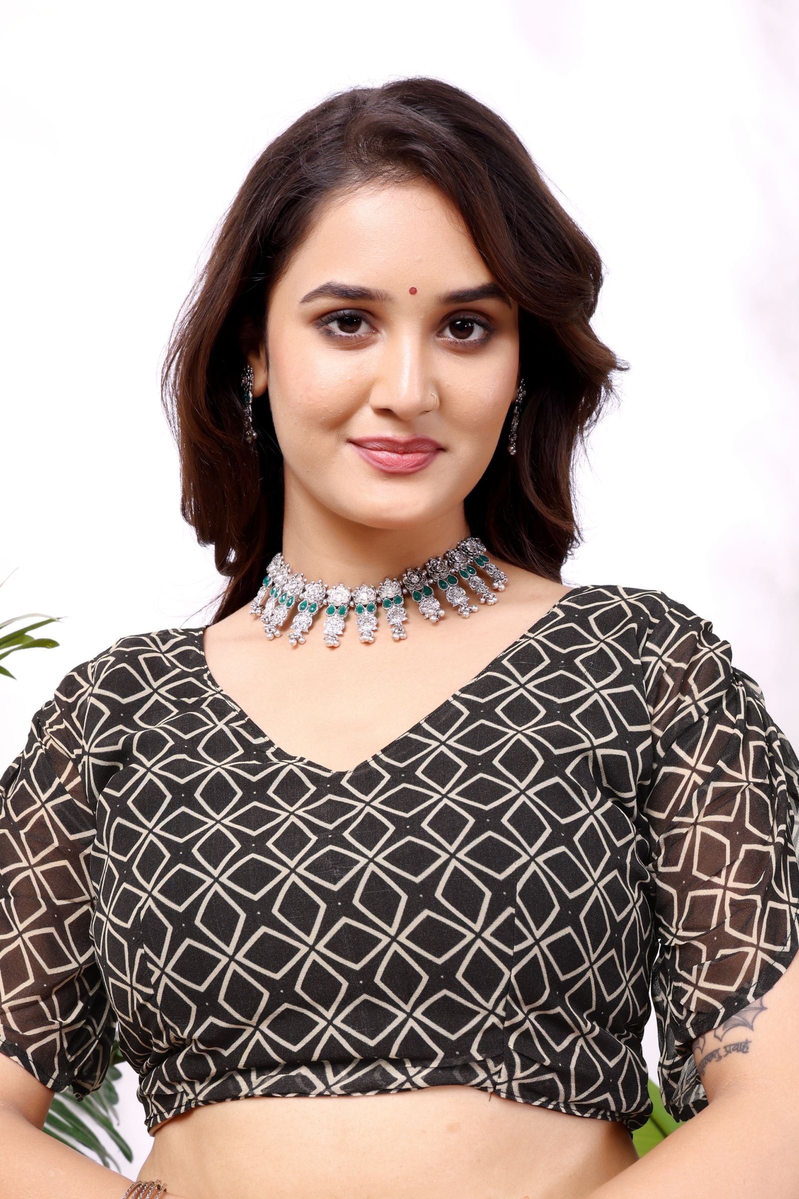 Vamika — Abstract Brushstroke Georgette Saree